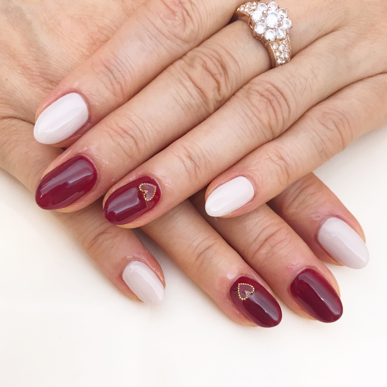 大人なシンプルハートネイル