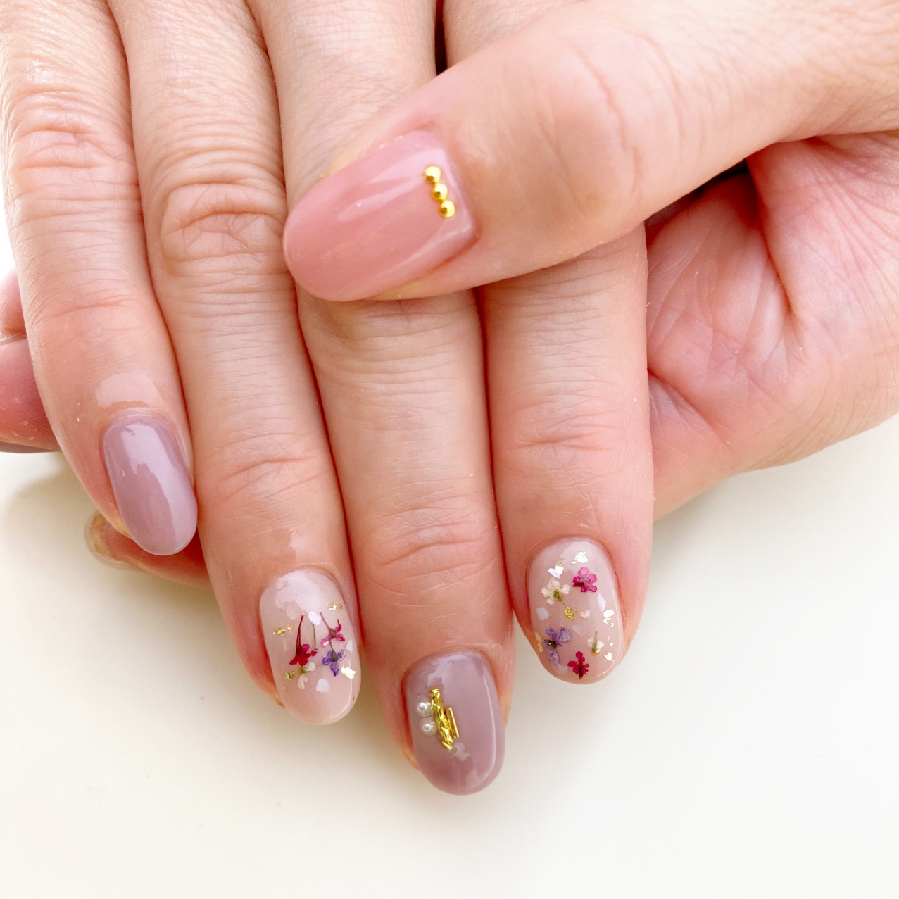 大人可愛い押し花ネイル